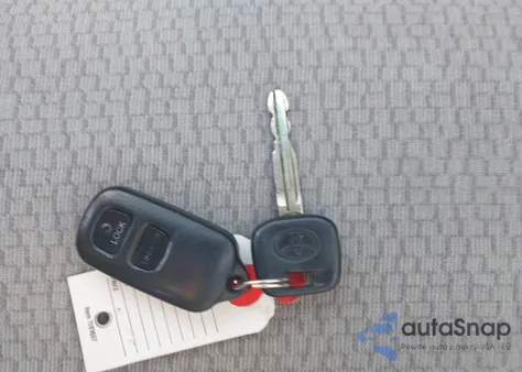 2004 Toyota Corolla Le z USA, uszkodzony, nr VIN 1NXBR32E04Z243911